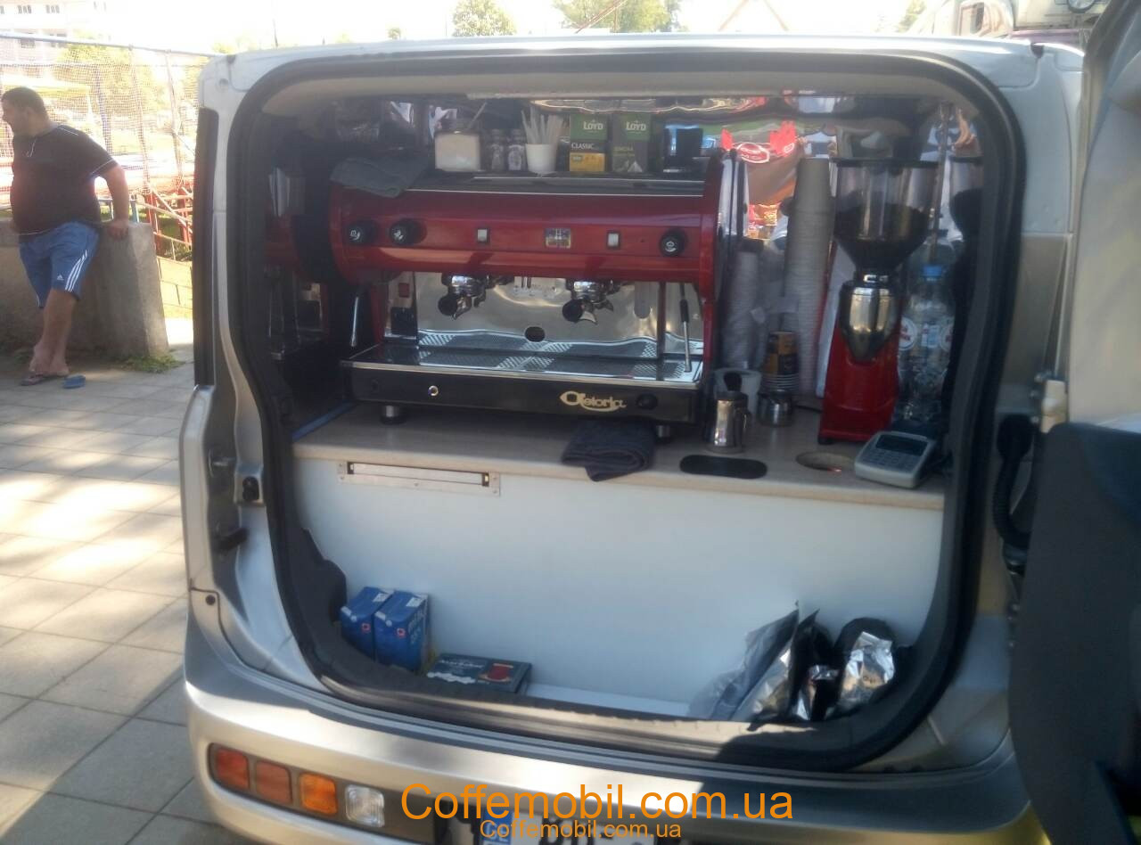 Мобильная кофейня на базе Honda Cube